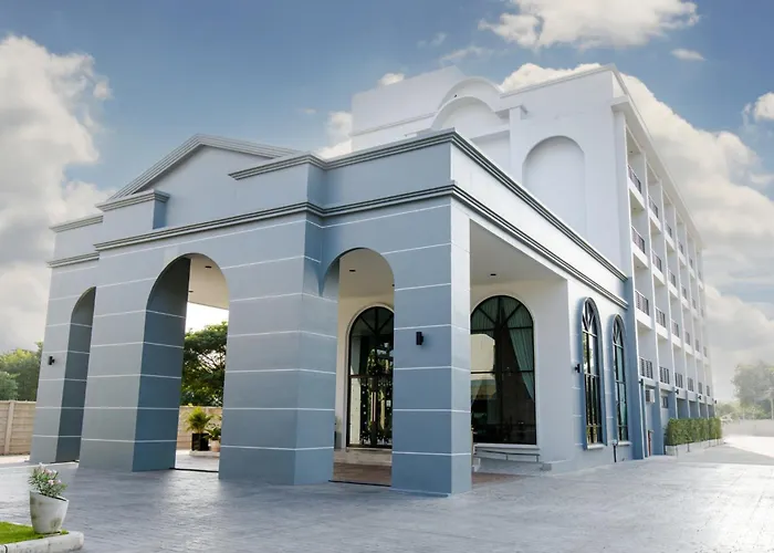 Le Lert Hotel Ratchaburi