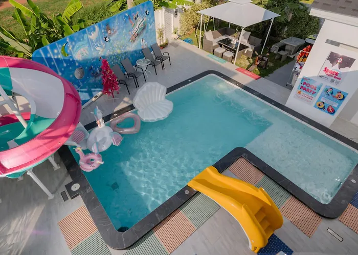 Space Water House พูลวิลล่าครอบครัว