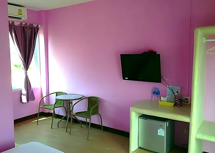 Baan Chom Jan Suan Phung