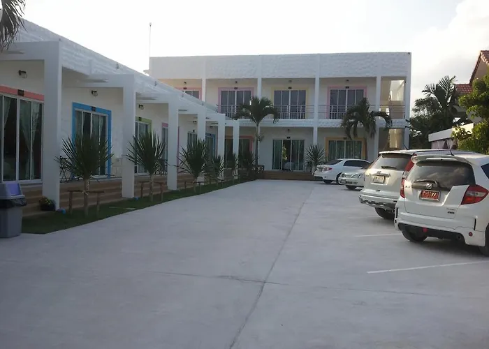 Baan Chom Jan Suan Phung